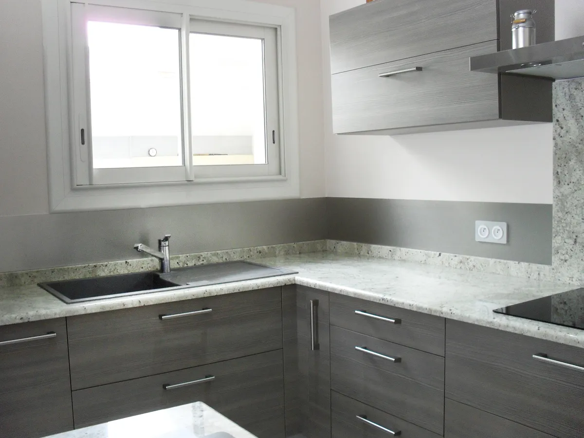 Brushed aluminum splashback - Brushed anti-mark aluminum