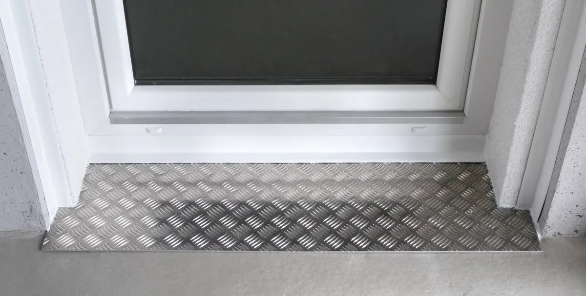 Car PC mount - Ribbed aluminum