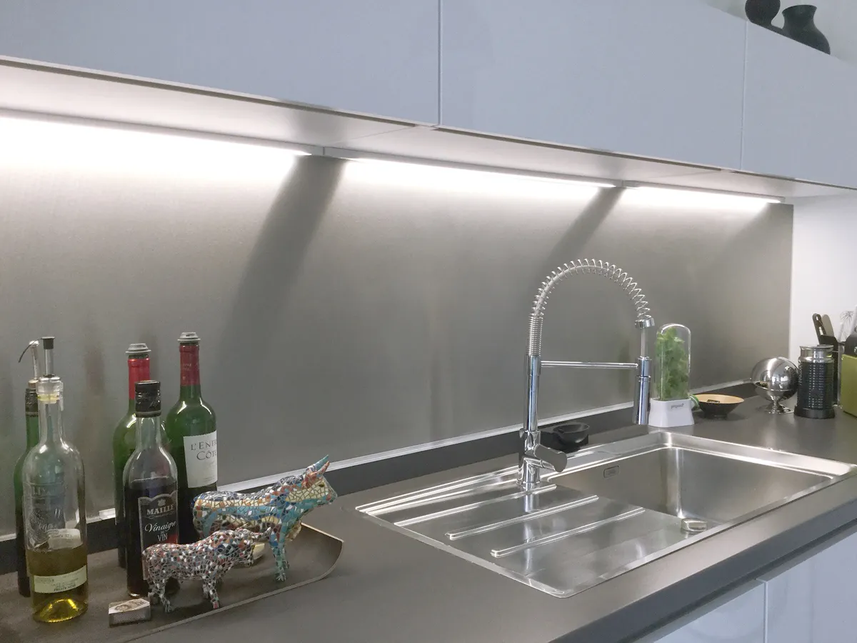 Brushed steel kitchen splashback - Raw stainless steel