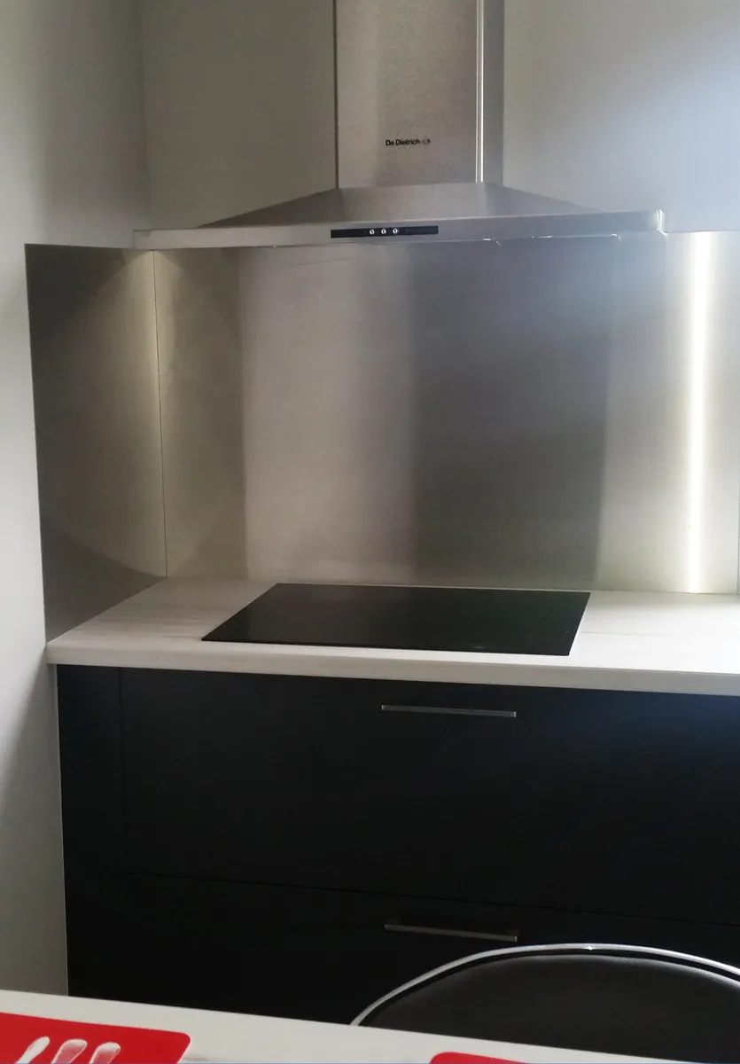 Sleek stainless kitchen splashback - Brushed Finish 304 Stainless Steel
