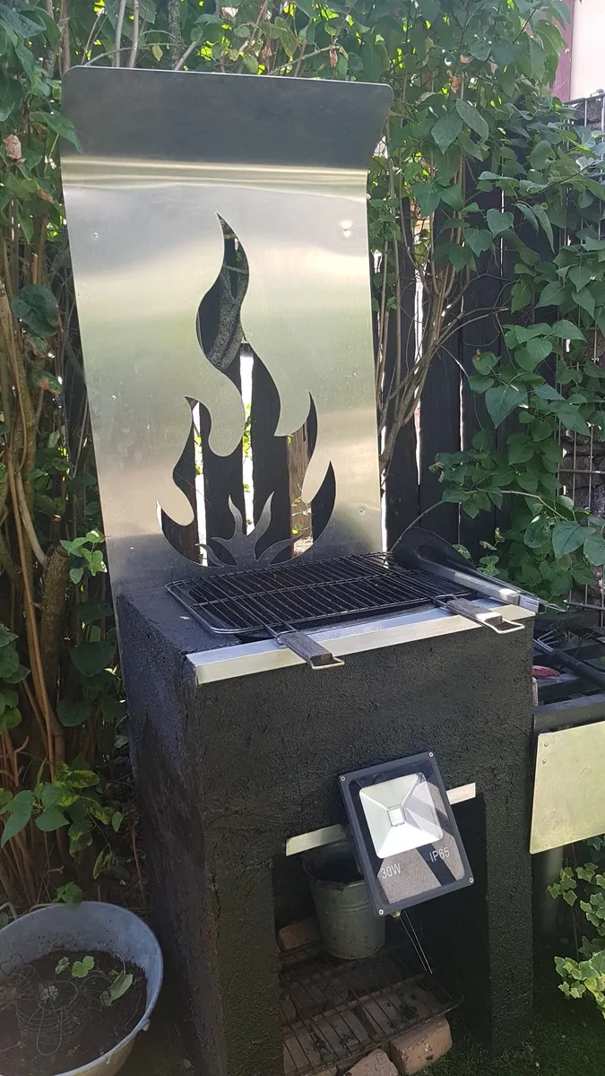 Stainless BBQ splashback - Raw and bright stainless steel