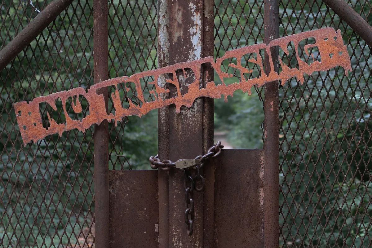 'No Trespassing' Halloween sign - Corten steel