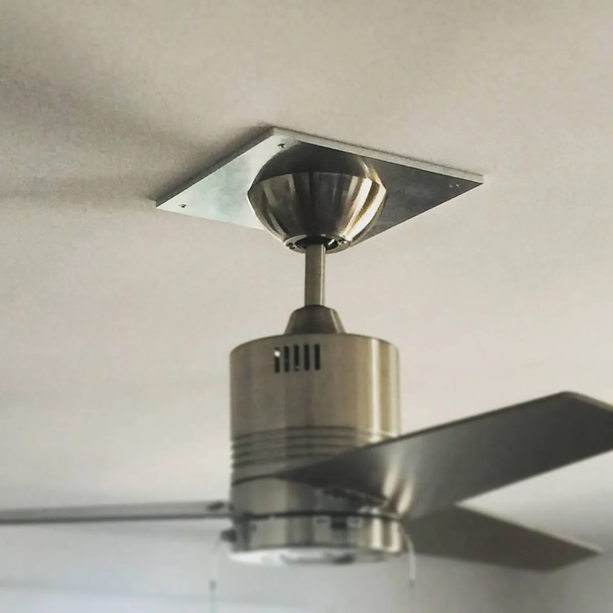 Aluminum fan bracket - Raw aluminum